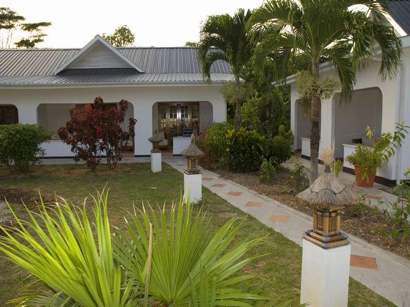 Britannia Hotel Grand Anse  Exteriör bild